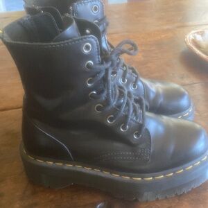 Dr. Martens Jadons